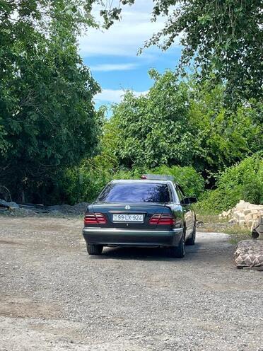 Mercedes E 220-7