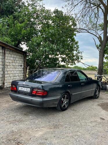 Mercedes E 220-4