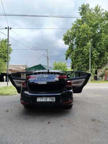 Hyundai Elantra-4