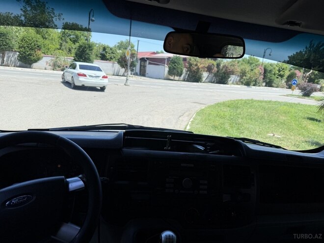 Ford Transit-6
