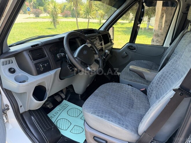 Ford Transit-7