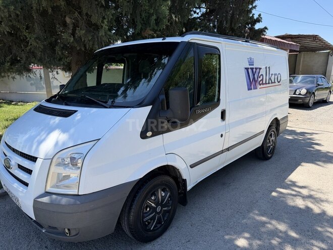 Ford Transit-8
