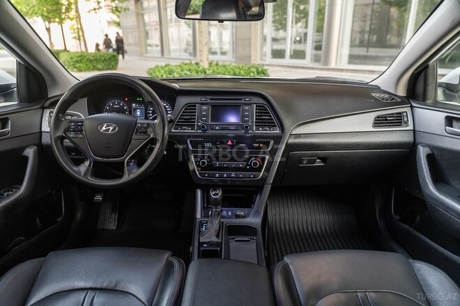 Hyundai Sonata-12