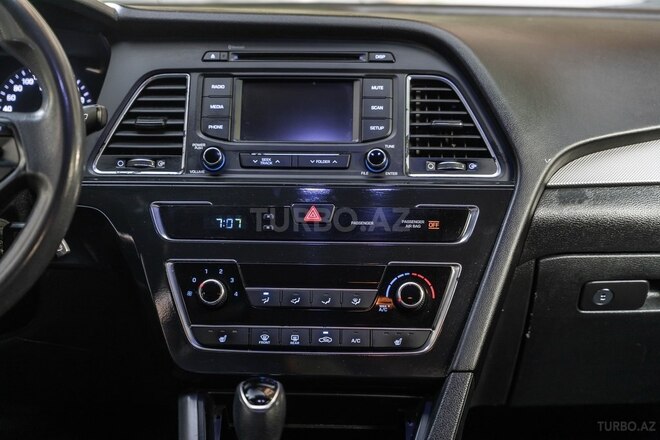 Hyundai Sonata-13