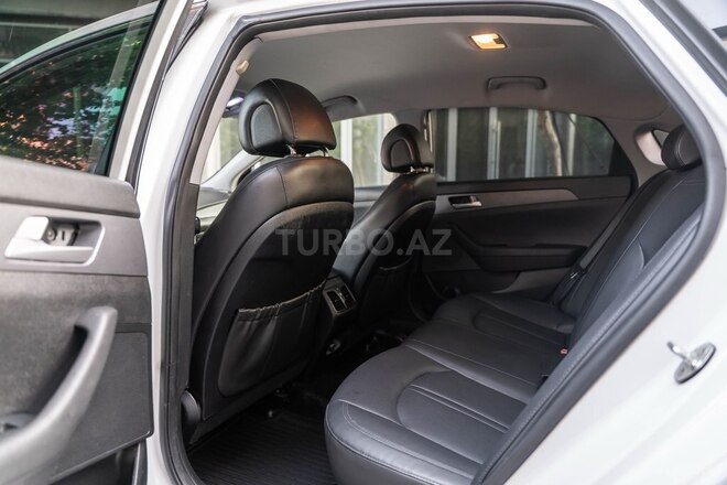 Hyundai Sonata-17