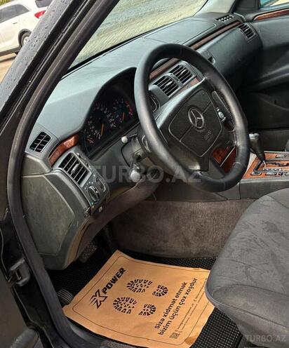 Mercedes E 220-5