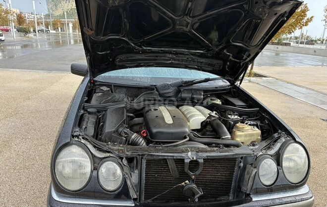 Mercedes E 220-10