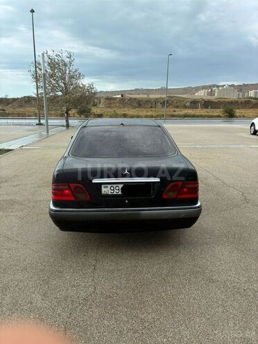 Mercedes E 220-2