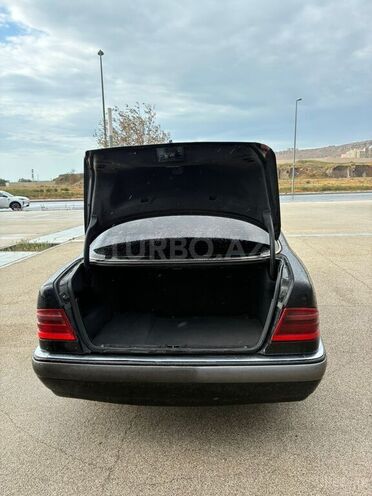 Mercedes E 220-17
