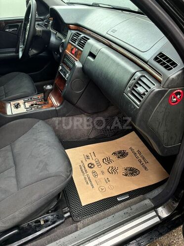 Mercedes E 220-8