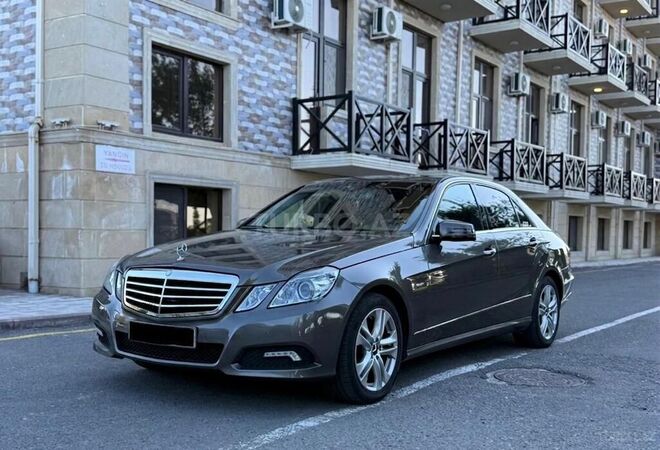 Mercedes E 220-2