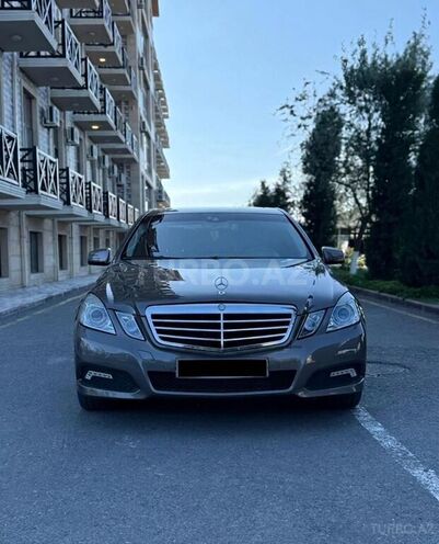 Mercedes E 220-1