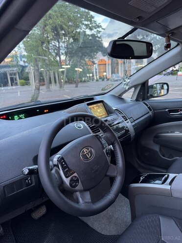 Toyota Prius-18