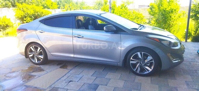 Hyundai Elantra-3