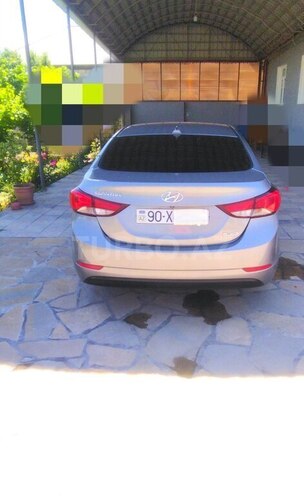 Hyundai Elantra-4