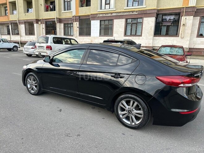 Hyundai Elantra-6