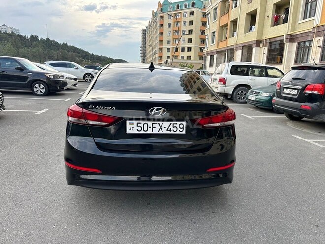 Hyundai Elantra-4