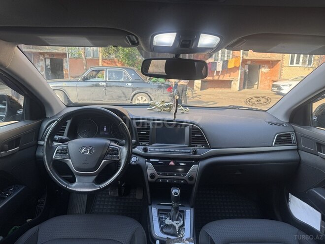 Hyundai Elantra-7