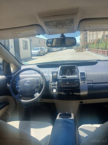 Toyota Prius-12