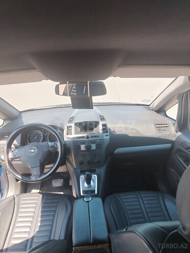 Opel Zafira-5