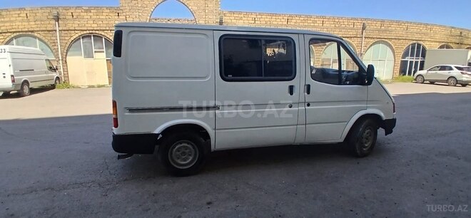 Ford Transit-6