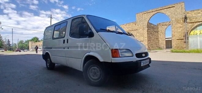 Ford Transit-2
