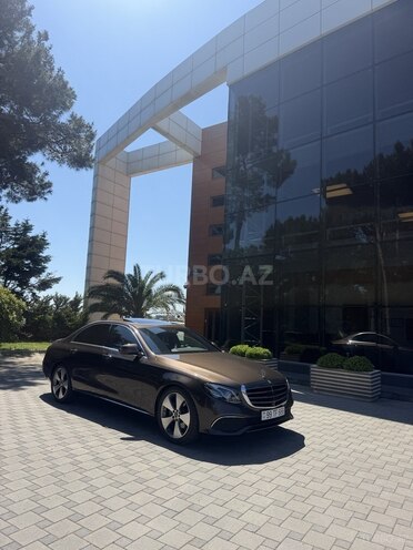 Mercedes E 300-11