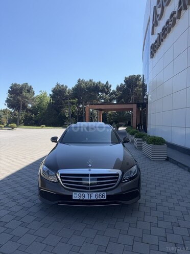 Mercedes E 300-1