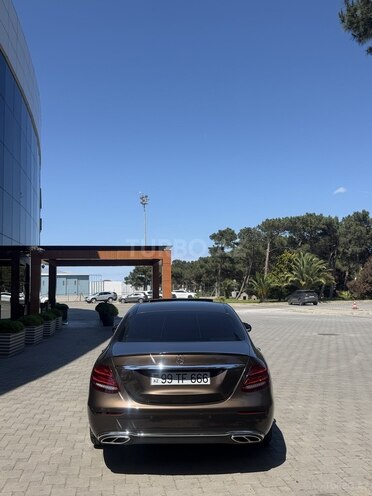 Mercedes E 300-9