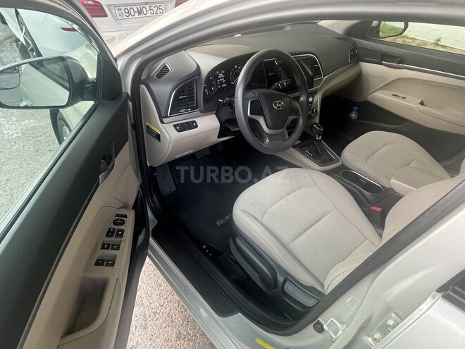 Hyundai Elantra-7
