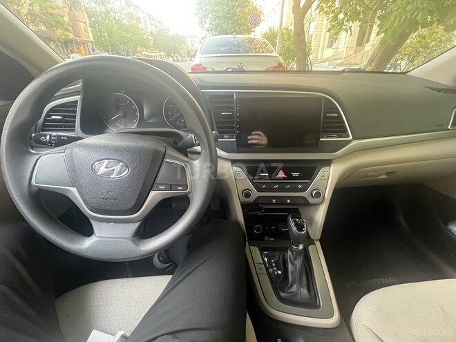Hyundai Elantra-8