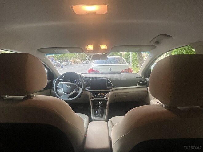 Hyundai Elantra-10