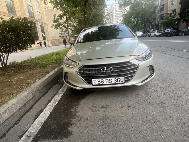 Hyundai Elantra-3