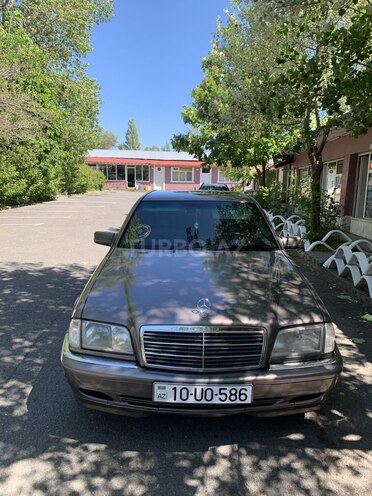 Mercedes C 200-1