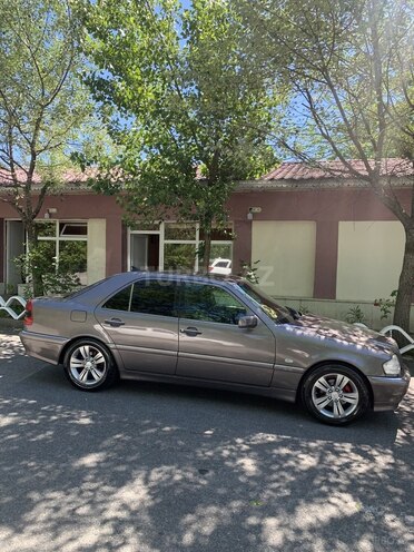 Mercedes C 200-2
