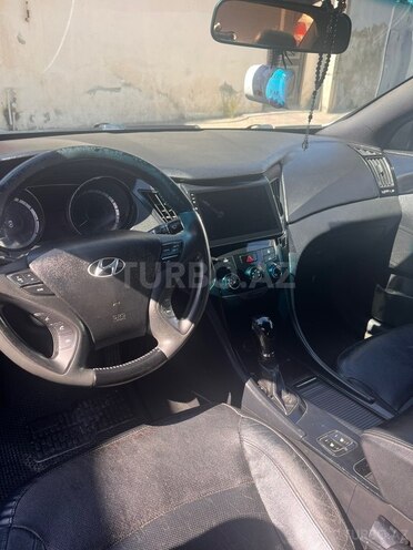 Hyundai Sonata-12