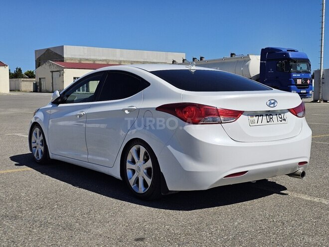 Hyundai Elantra-7