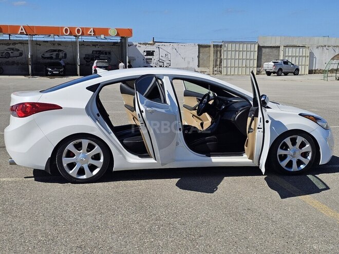 Hyundai Elantra-8
