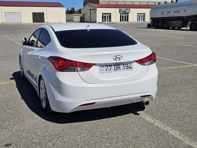 Hyundai Elantra-9