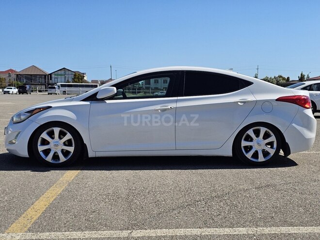 Hyundai Elantra-10