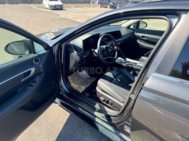 Hyundai Sonata-12