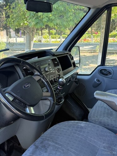 Ford Transit-5