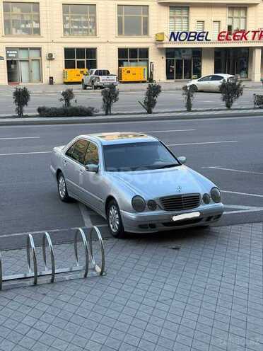 Mercedes E 270-8