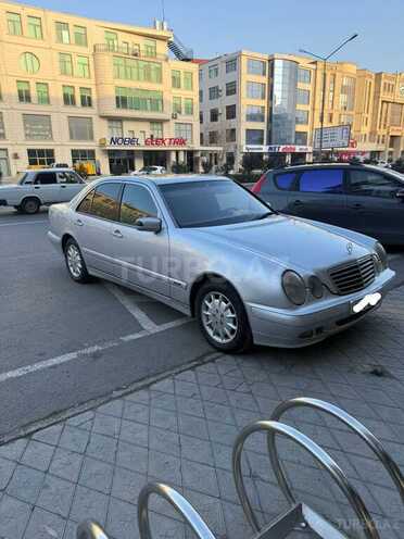 Mercedes E 270-5