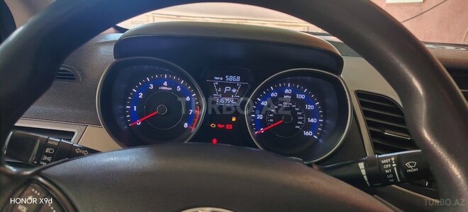 Hyundai Elantra-6