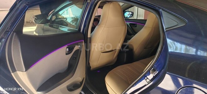 Hyundai Elantra-9