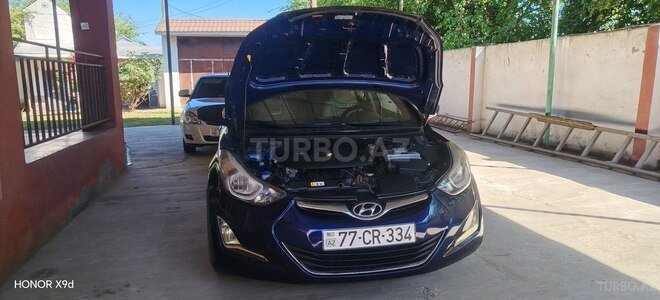 Hyundai Elantra-12