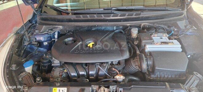 Hyundai Elantra-13
