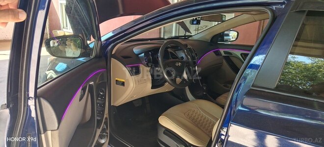 Hyundai Elantra-2