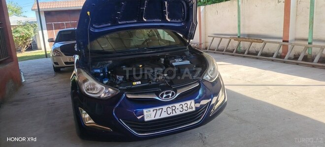 Hyundai Elantra-11